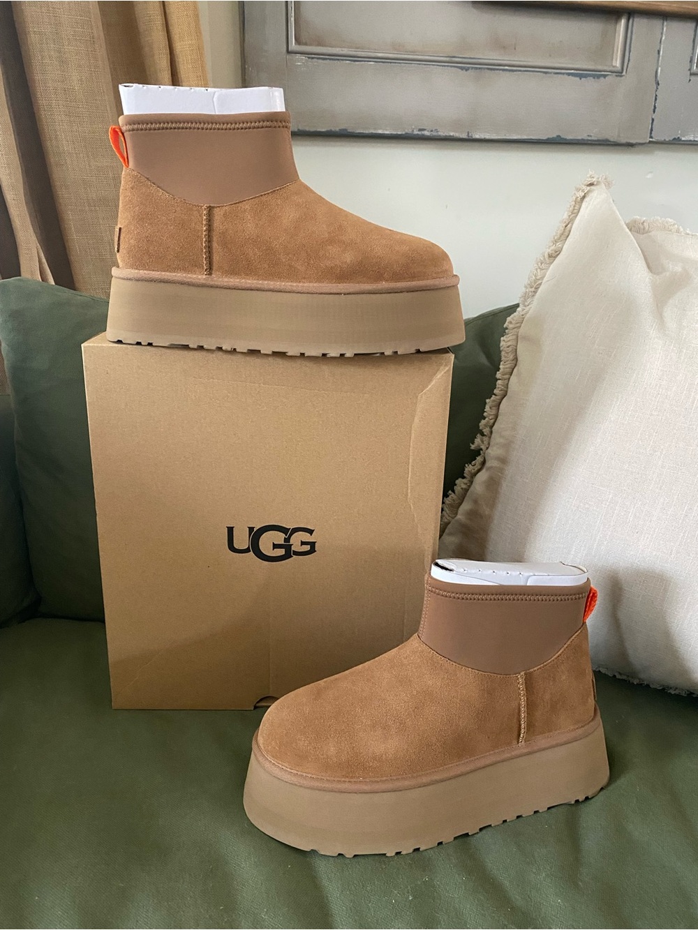 UGG Women’s Classic Mini Dipper Suede Platform Ankle Boots NWT